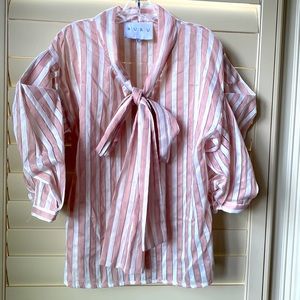 Buru Blouse, Size M.